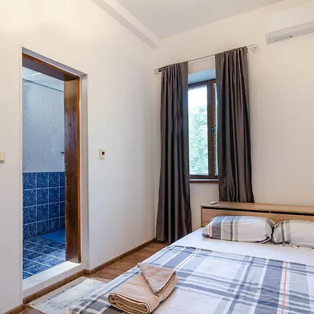 Vintage House 2 *